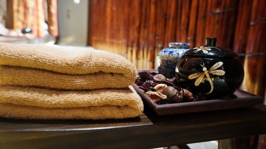 Plush towels and aroma potpourri