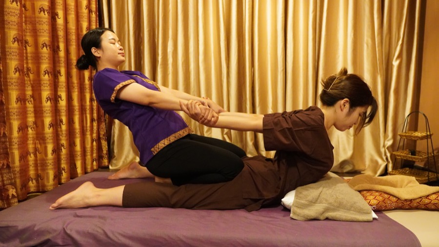 TOKYO style Thai massage stretch